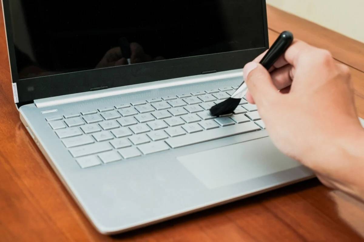 Laptop Klavyenizi Temizlemenin Doğru Yöntemleri